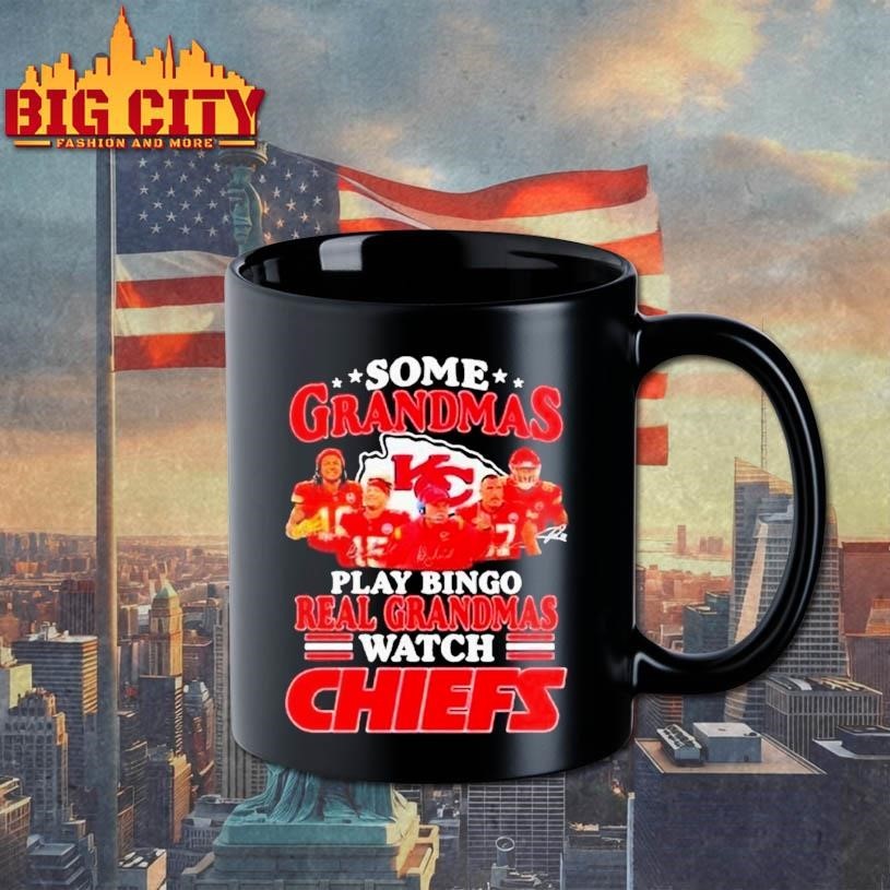 Some Grandmas Play Bingo Real Grandmas Watch Kansas City Chiefs Signatures Shirt