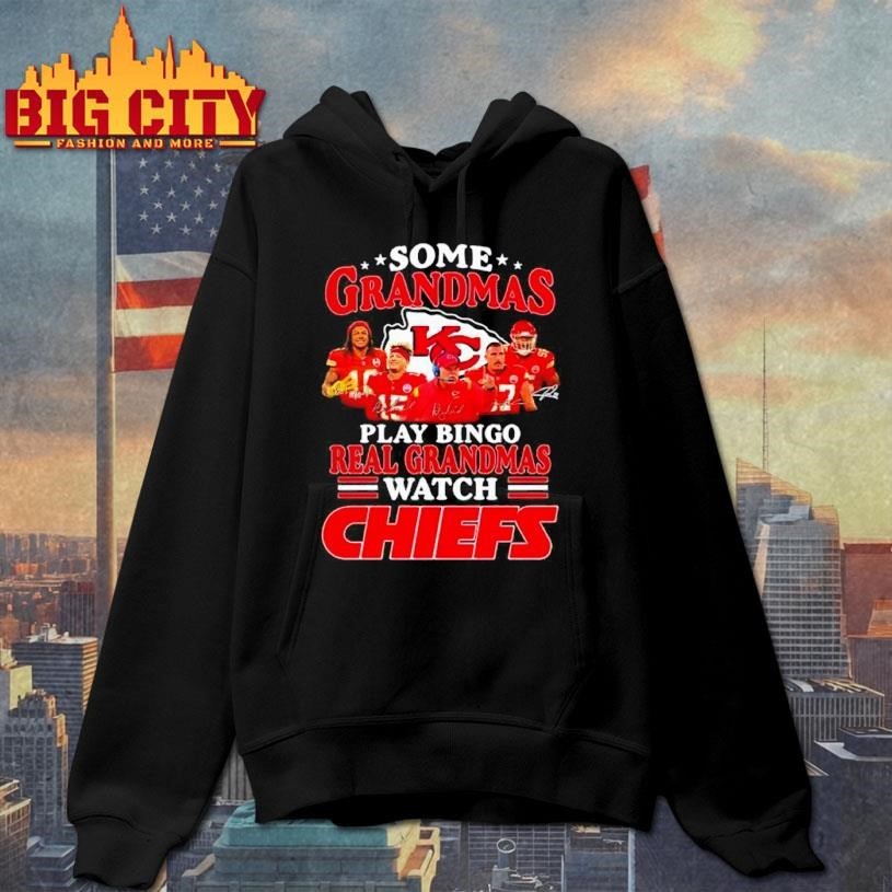 Some grandmas play bingo real grandmas watch Kansas City Chiefs signatures 2026 Shirt