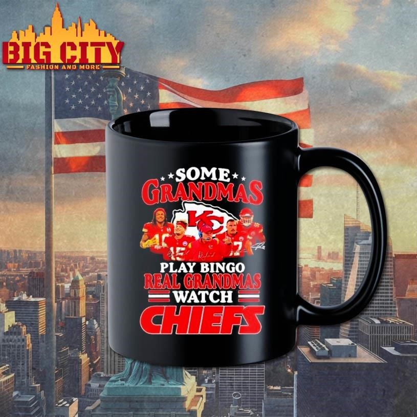 Some grandmas play bingo real grandmas watch Kansas City Chiefs signatures 2026 Shirt