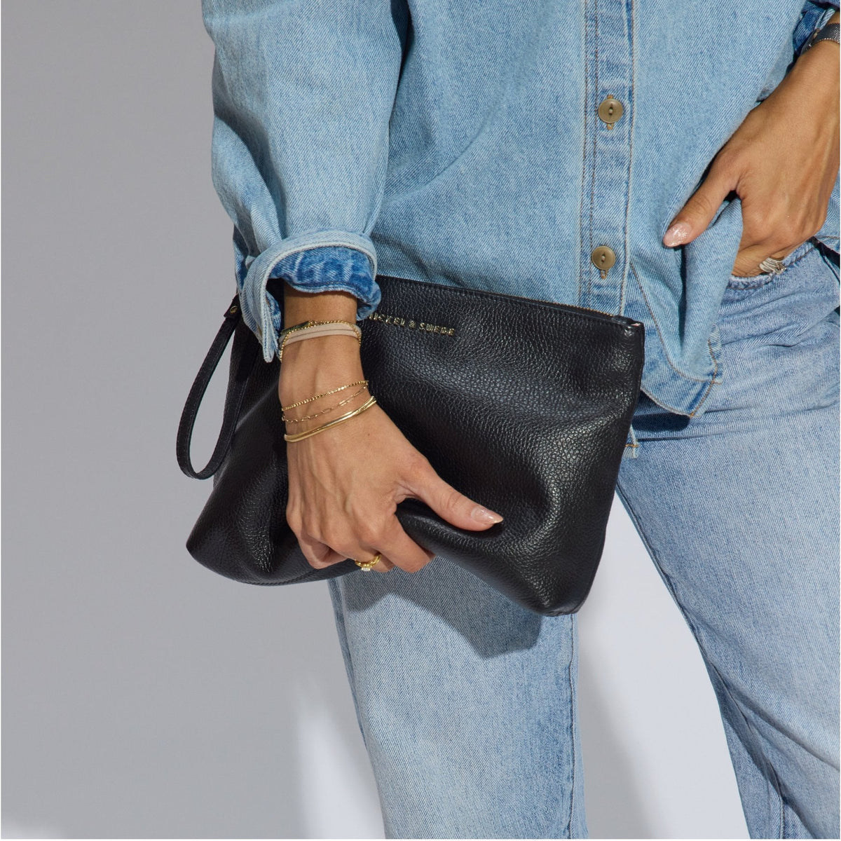 Black Essential Pouch