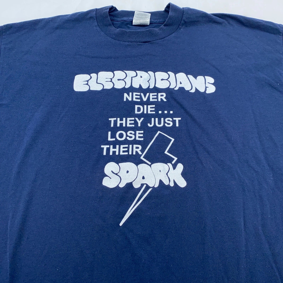 vintage 90s ELECTRICIANS NEVER DIE THEY JUST LOSE THEIR SPARK T-Shirt L/XL joke